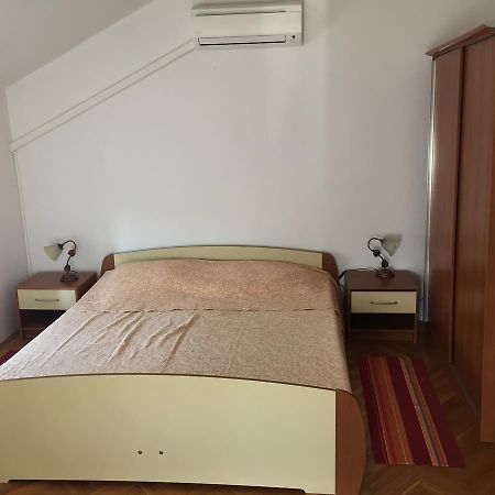 Tri Srca Apartments & Rooms Funtana Bagian luar foto