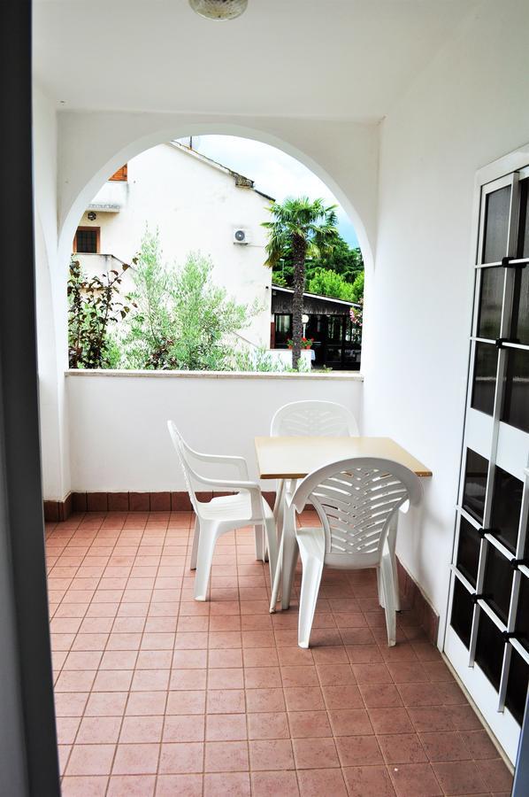 Tri Srca Apartments & Rooms Funtana Bagian luar foto