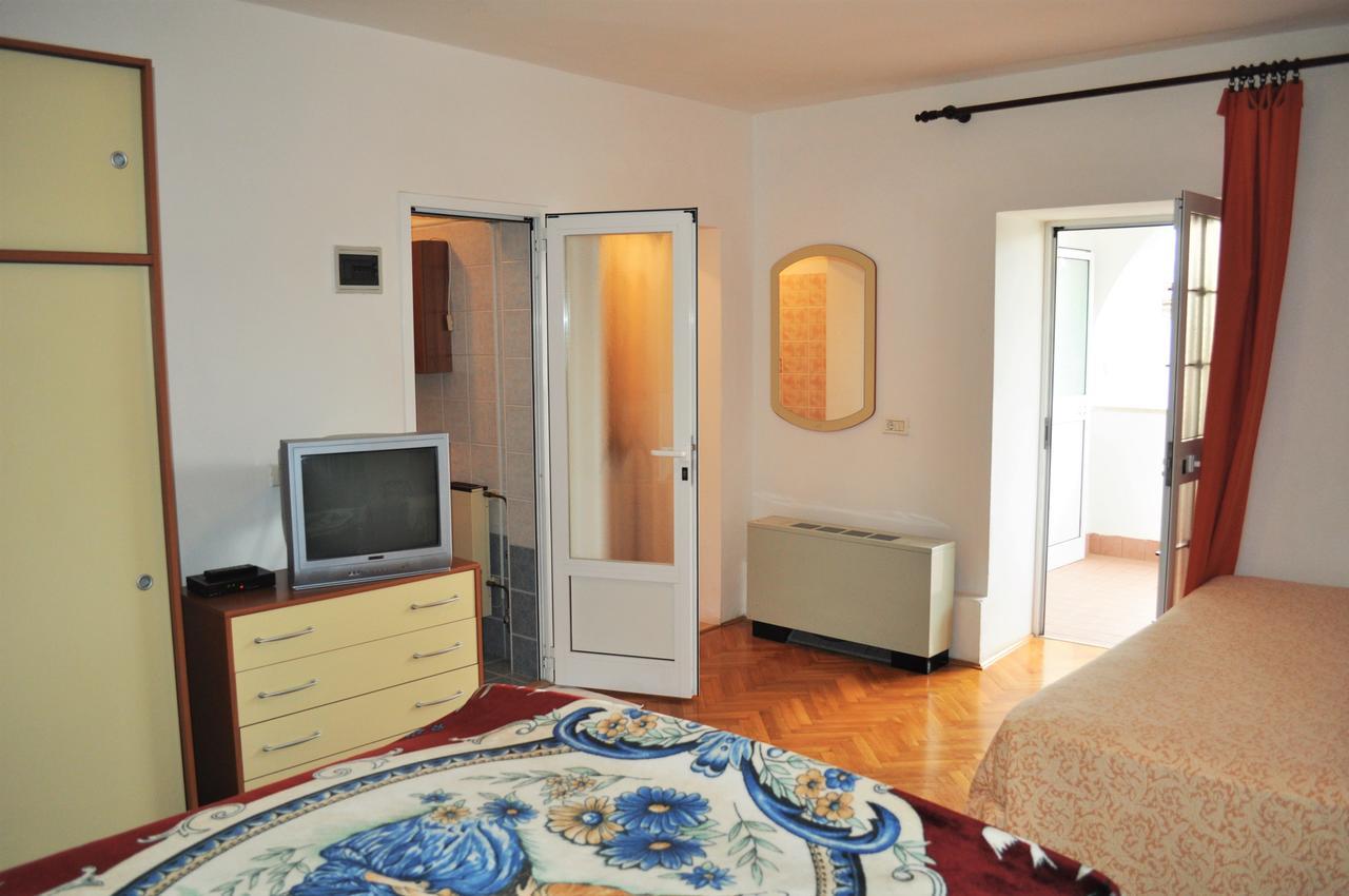 Tri Srca Apartments & Rooms Funtana Bagian luar foto