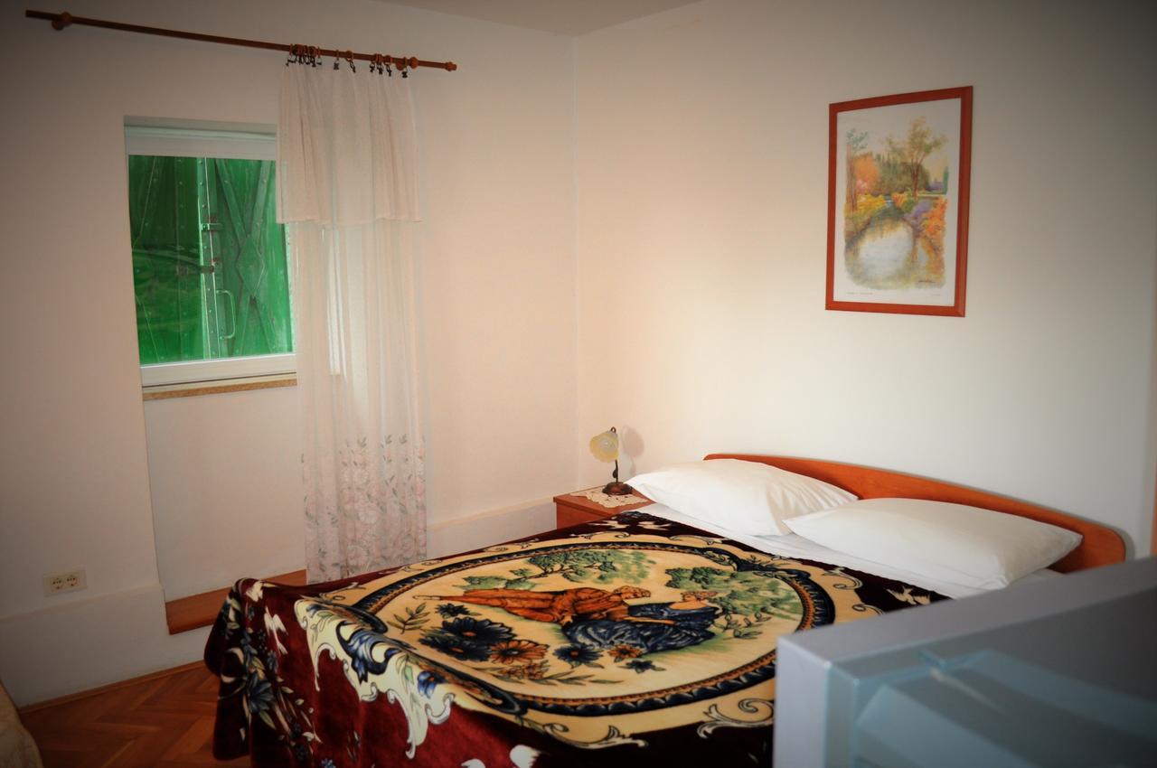 Tri Srca Apartments & Rooms Funtana Bagian luar foto