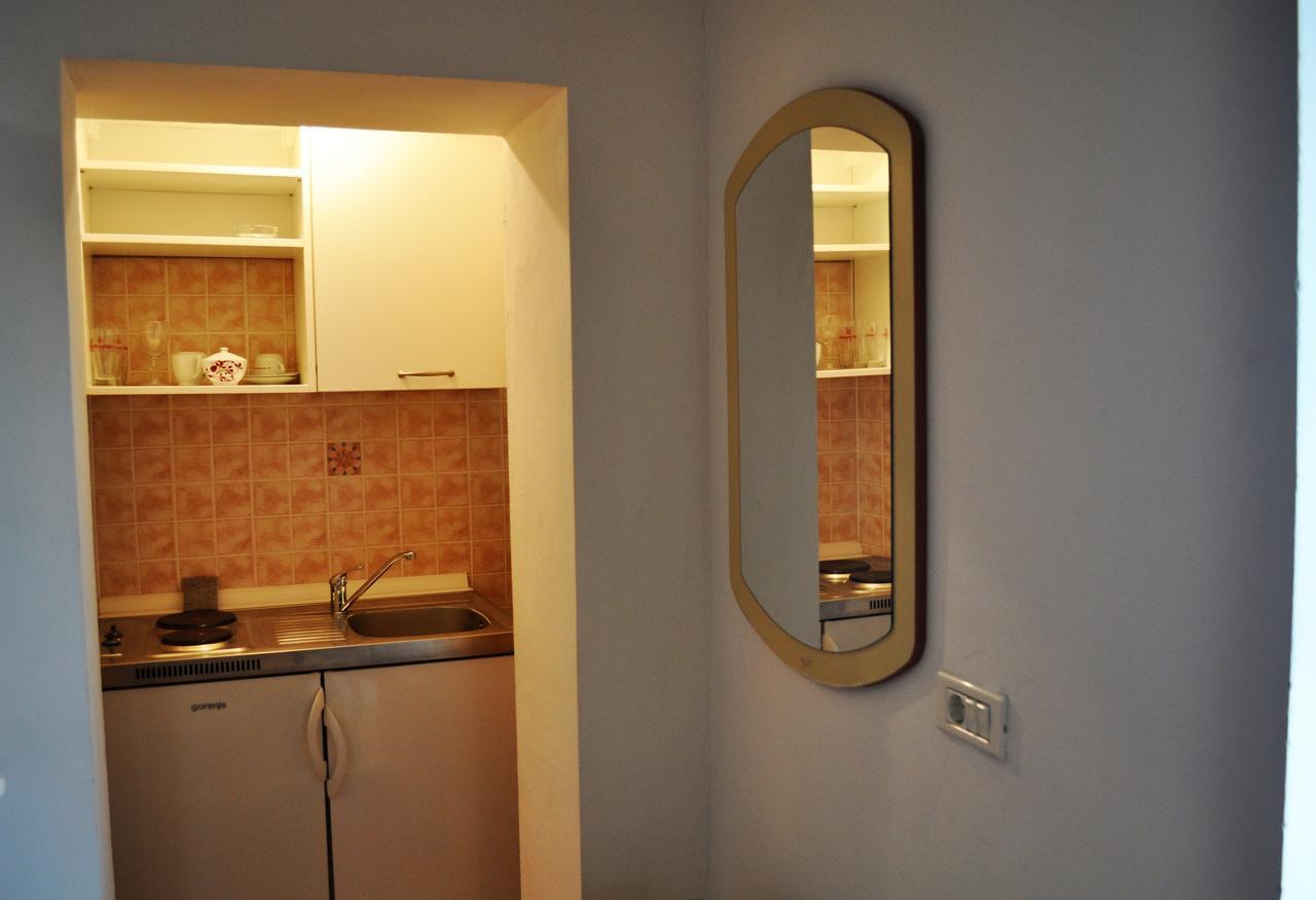 Tri Srca Apartments & Rooms Funtana Bagian luar foto