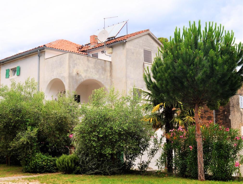 Tri Srca Apartments & Rooms Funtana Bagian luar foto