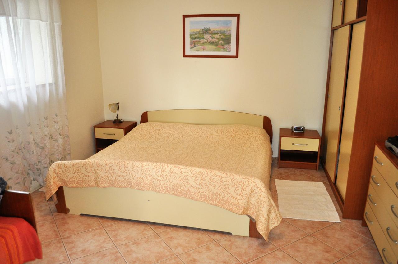 Tri Srca Apartments & Rooms Funtana Bagian luar foto