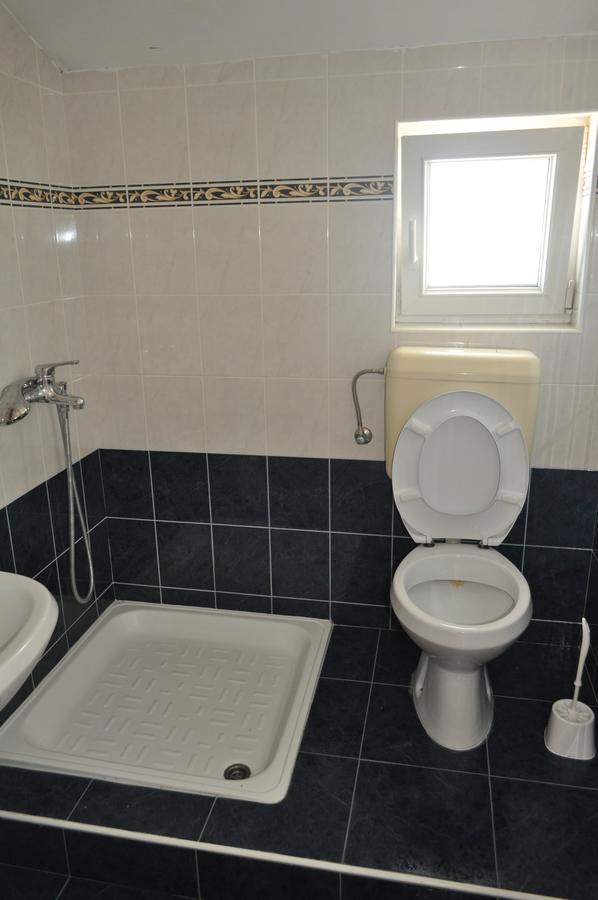Tri Srca Apartments & Rooms Funtana Bagian luar foto