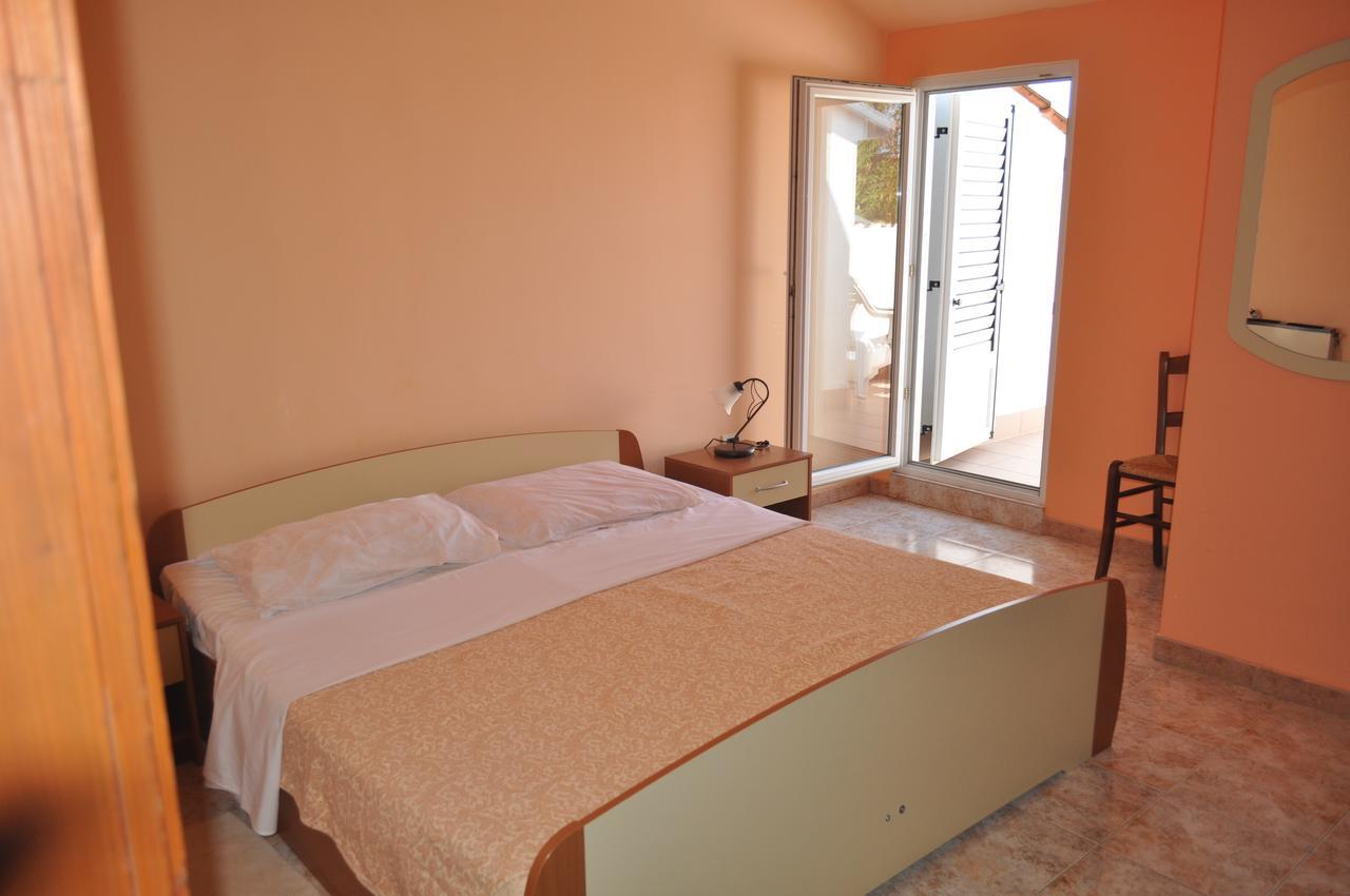 Tri Srca Apartments & Rooms Funtana Bagian luar foto
