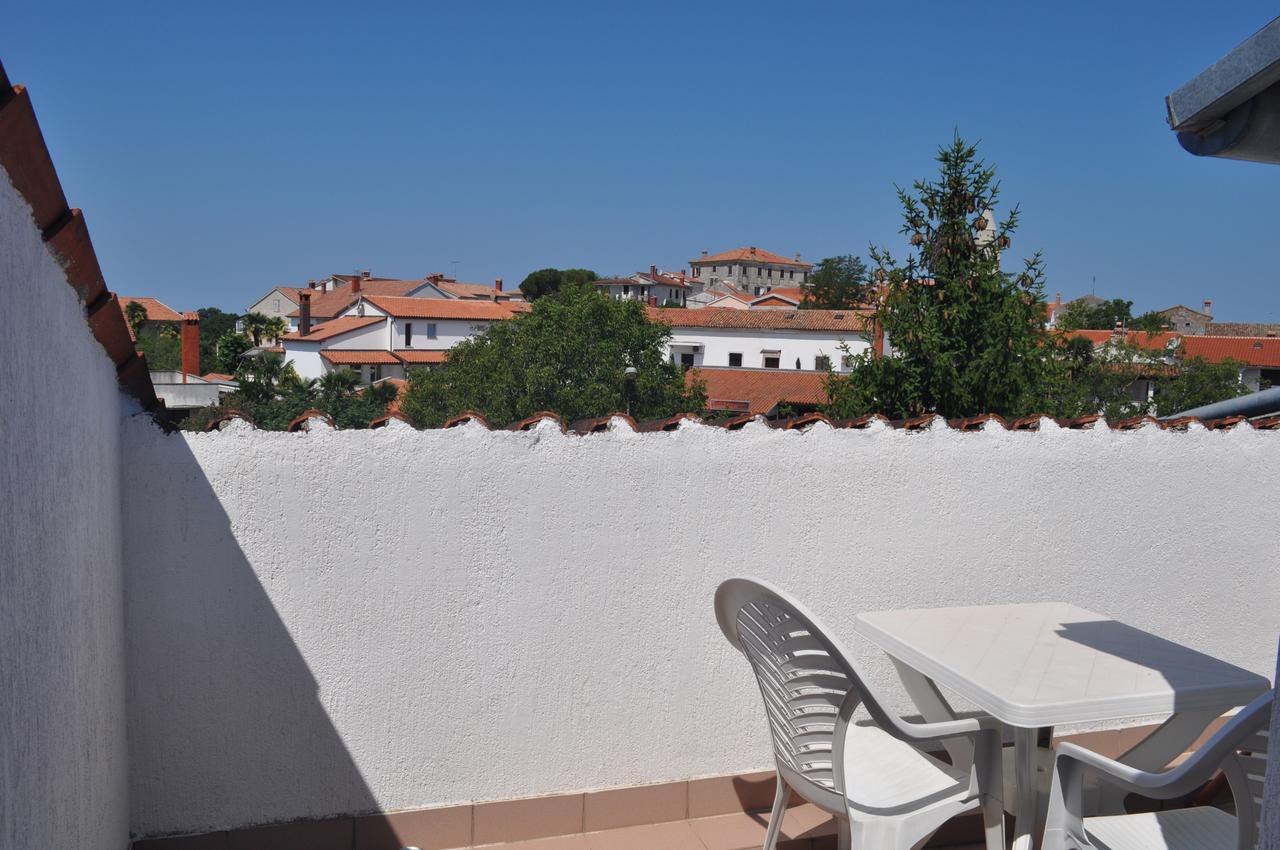 Tri Srca Apartments & Rooms Funtana Bagian luar foto