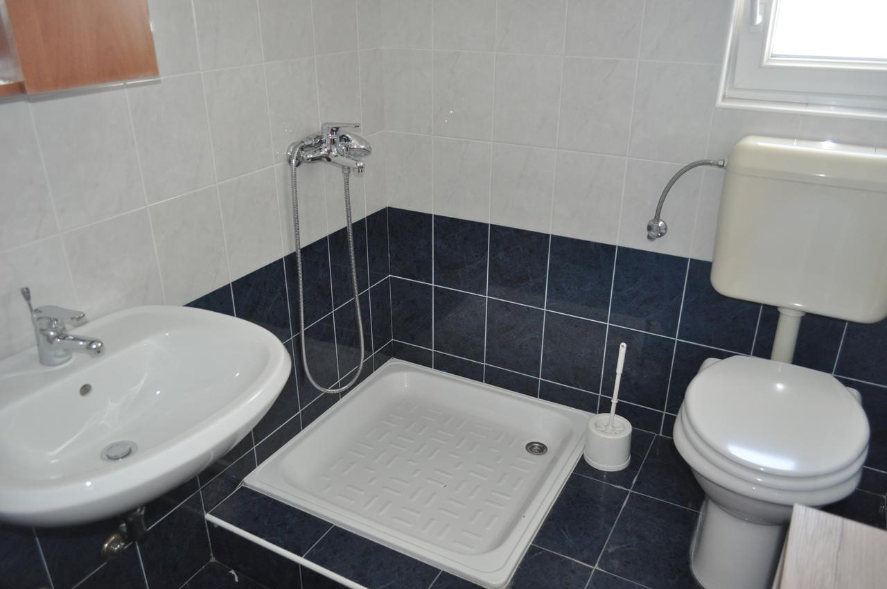 Tri Srca Apartments & Rooms Funtana Bagian luar foto