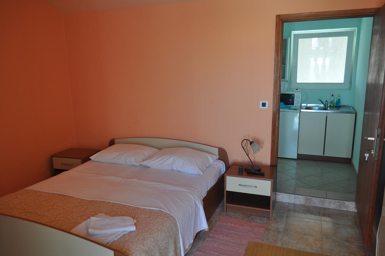Tri Srca Apartments & Rooms Funtana Bagian luar foto