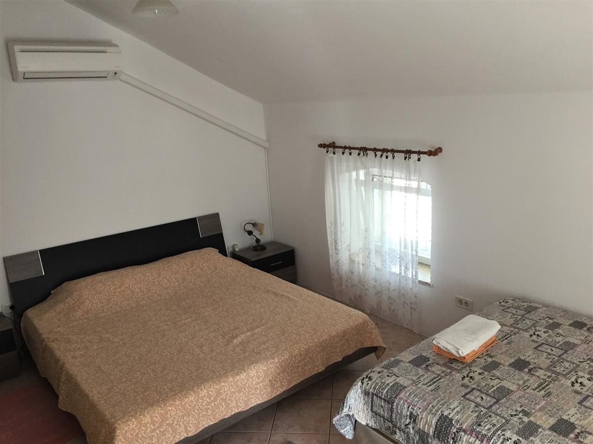 Tri Srca Apartments & Rooms Funtana Bagian luar foto