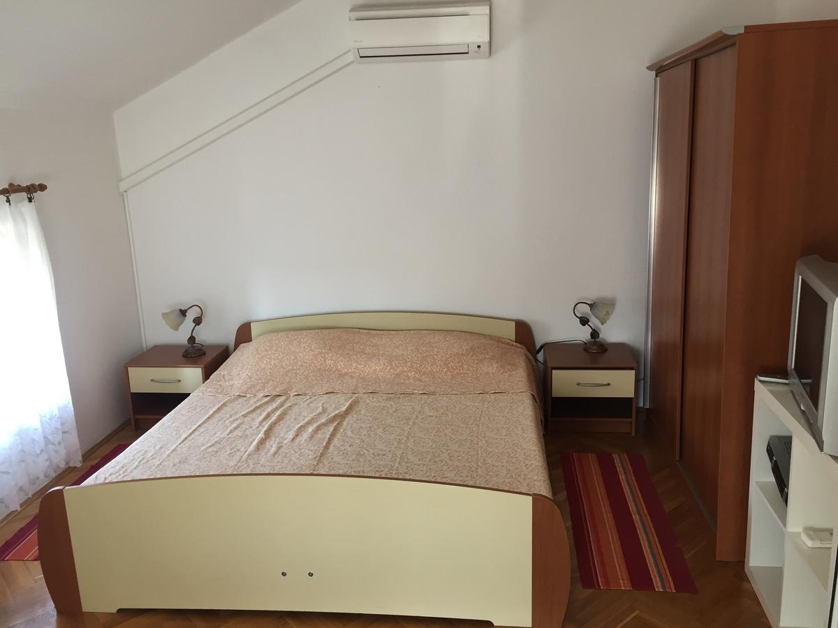 Tri Srca Apartments & Rooms Funtana Bagian luar foto